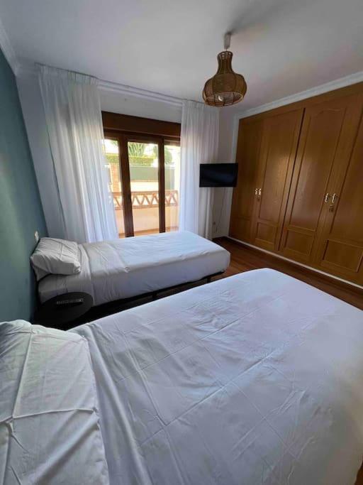 Casa Con Piscina En El Centro De Marbella. Ferienhaus